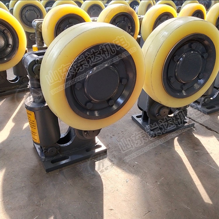 LS42.5双轮滚轮罐耳罐笼提升体积小，安装轻便