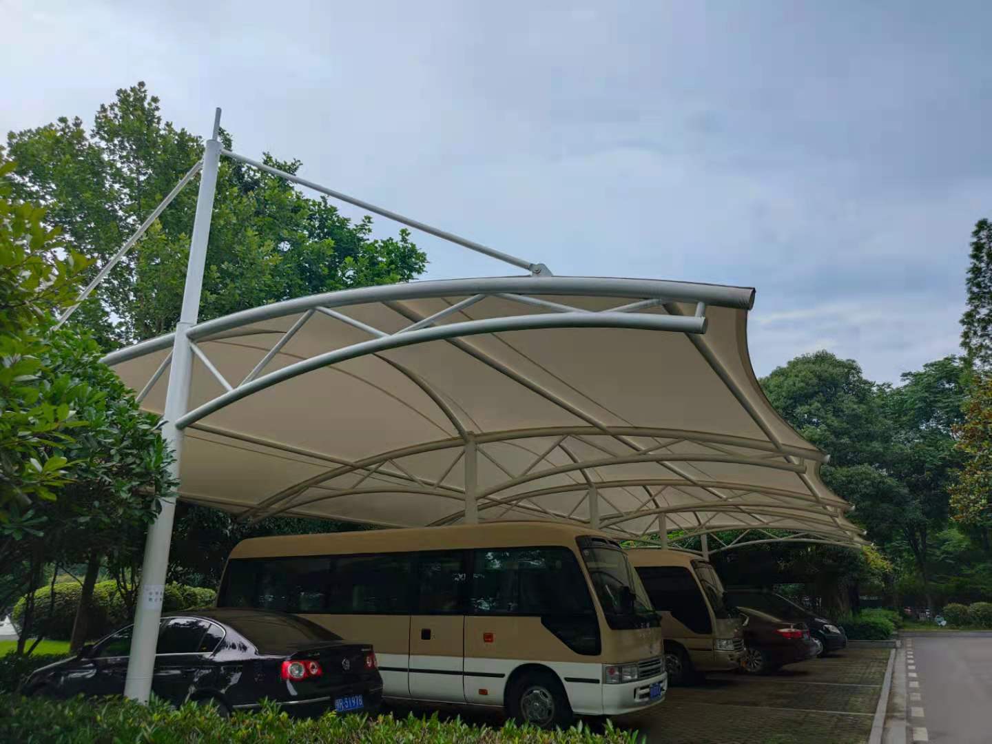 罗田县张拉膜结构停车棚 罗田县车棚膜结构价格