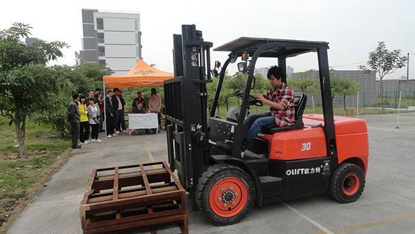 重庆考叉车证培训年龄要求吗近期考试报名时间