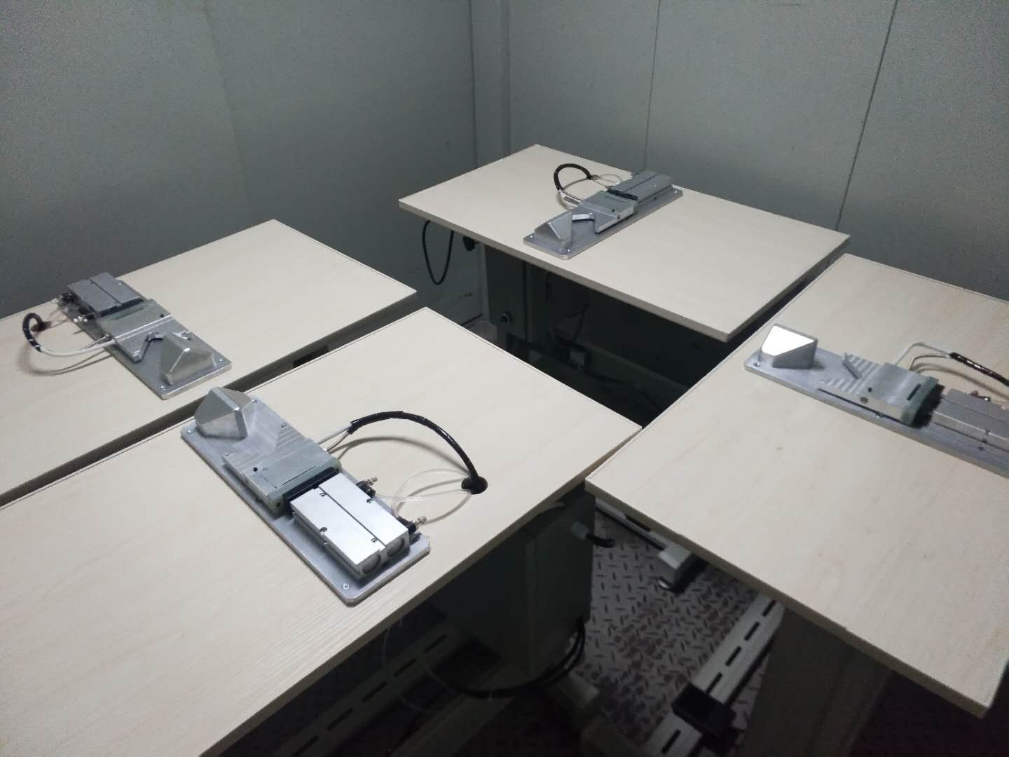 KN95口罩半自动鼻梁条焊接机 口罩鼻梁条超声波焊接粘合设备 半自动鼻梁条焊接机