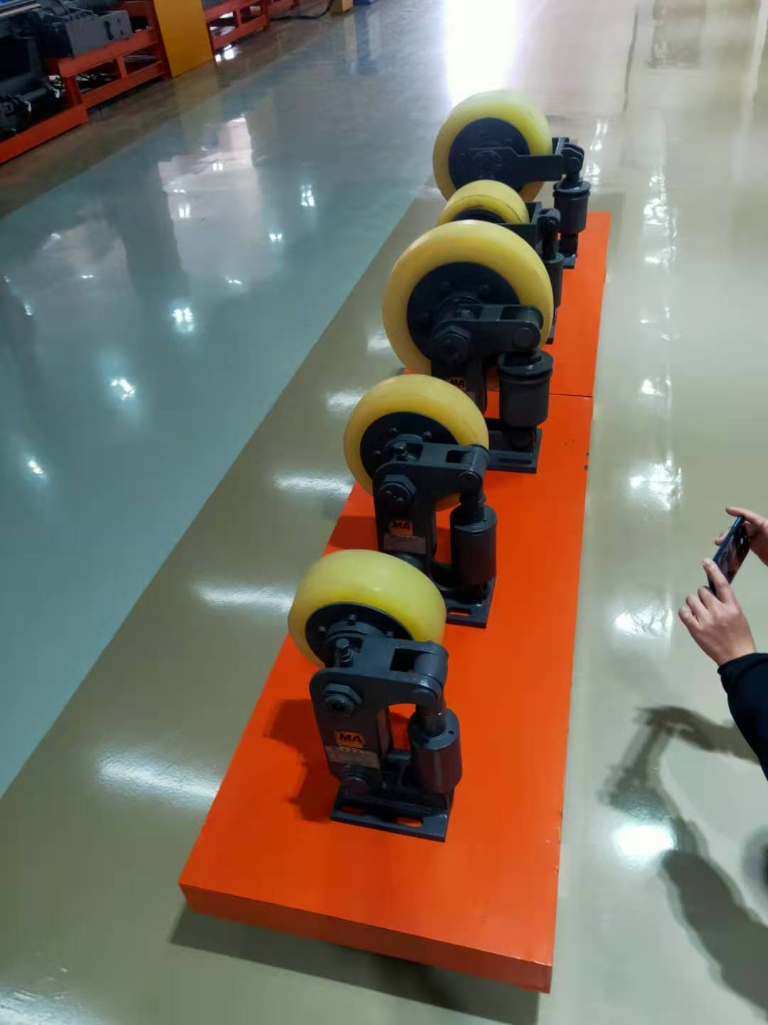 轮径350mm罐笼提升轮 L35罐道轮滚轮罐耳