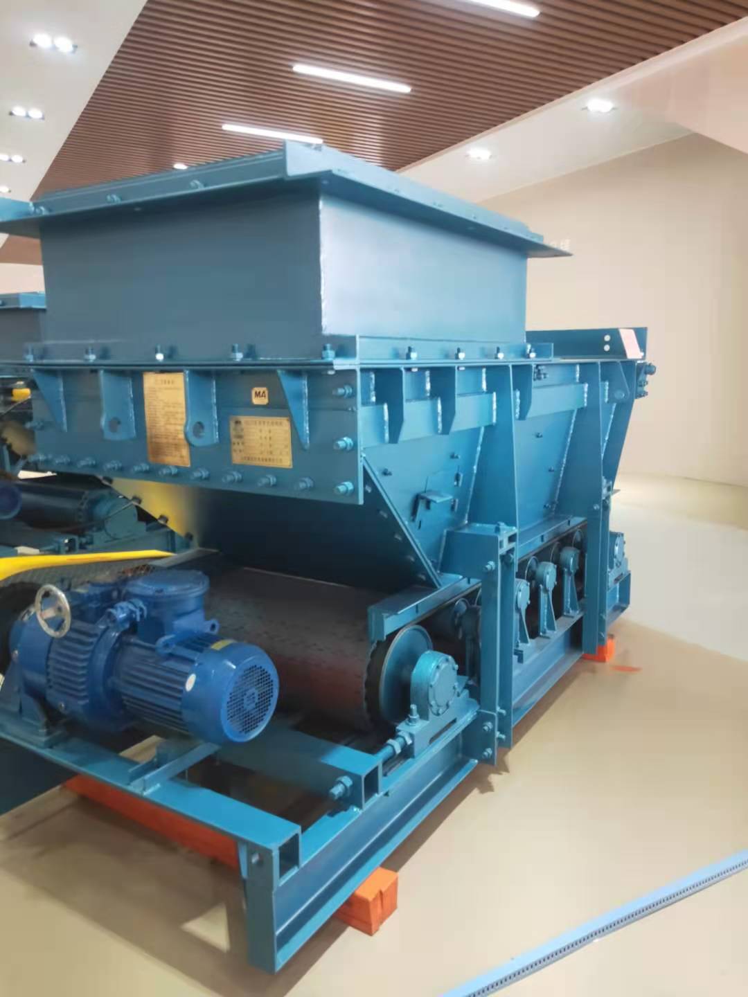 MB75YB7.5XW6-17甲带式给煤机减速机总成