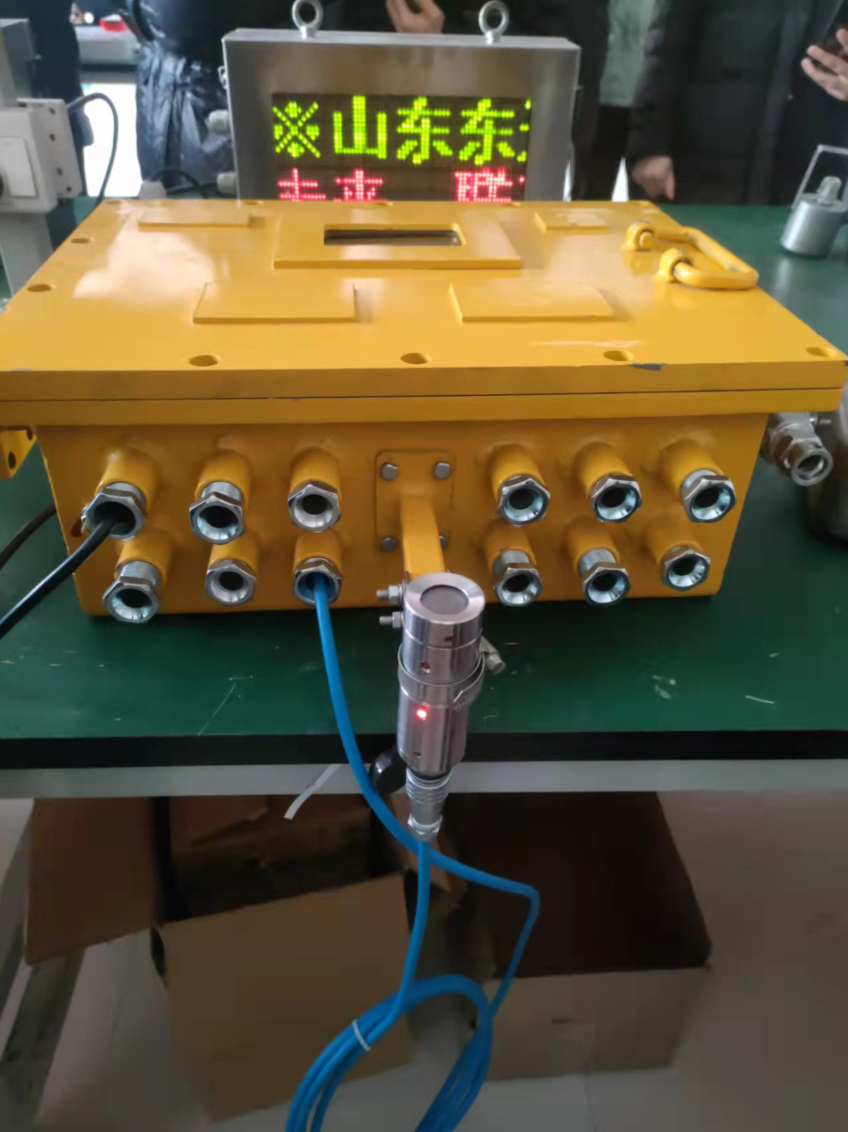 ZCYS127-Z矿用隔爆兼本安型采煤机尘源跟踪洒水降尘装置主控箱