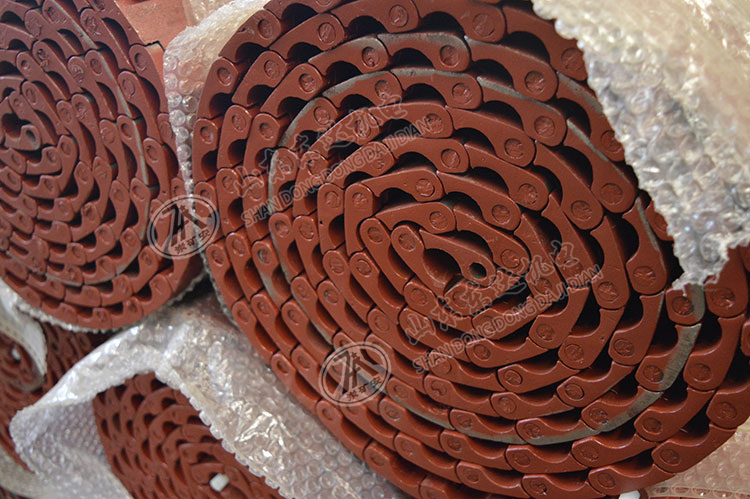 给煤机甲带又称钢带、履带由穿条和甲片编织而成