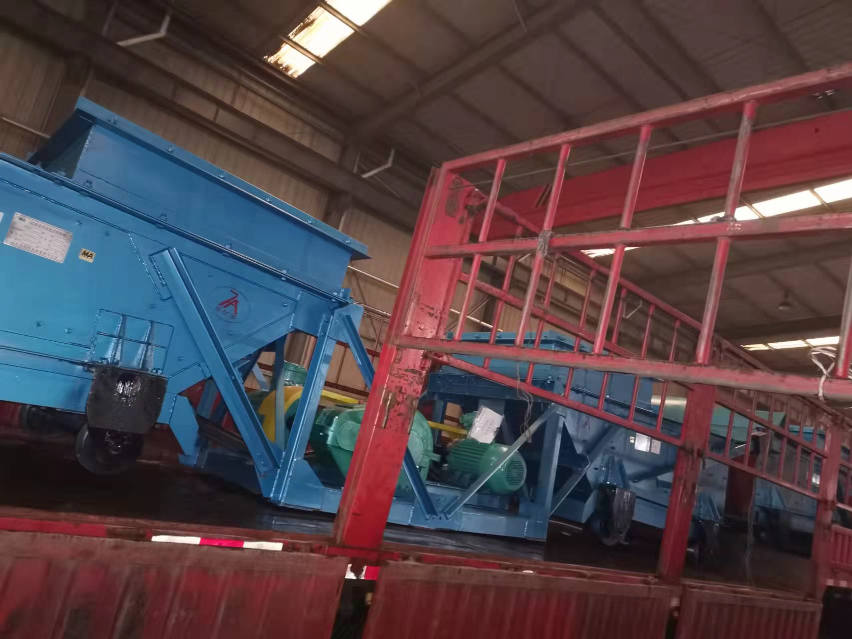 GLW590/18.5/往复式给料机底板有立向筋板不变形