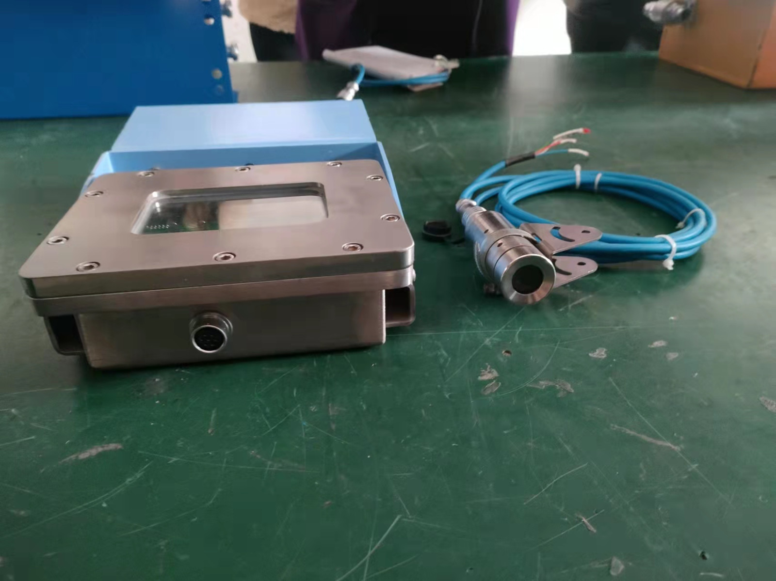 FYF4.0矿用本质安全型红外发射器安装在采煤机上配套洒水