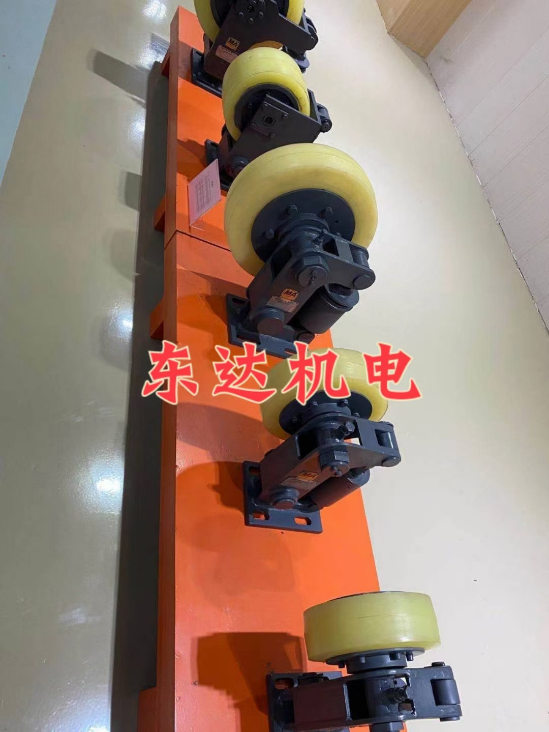 罐道轮 L25滚轮罐耳采用碟簧缓冲