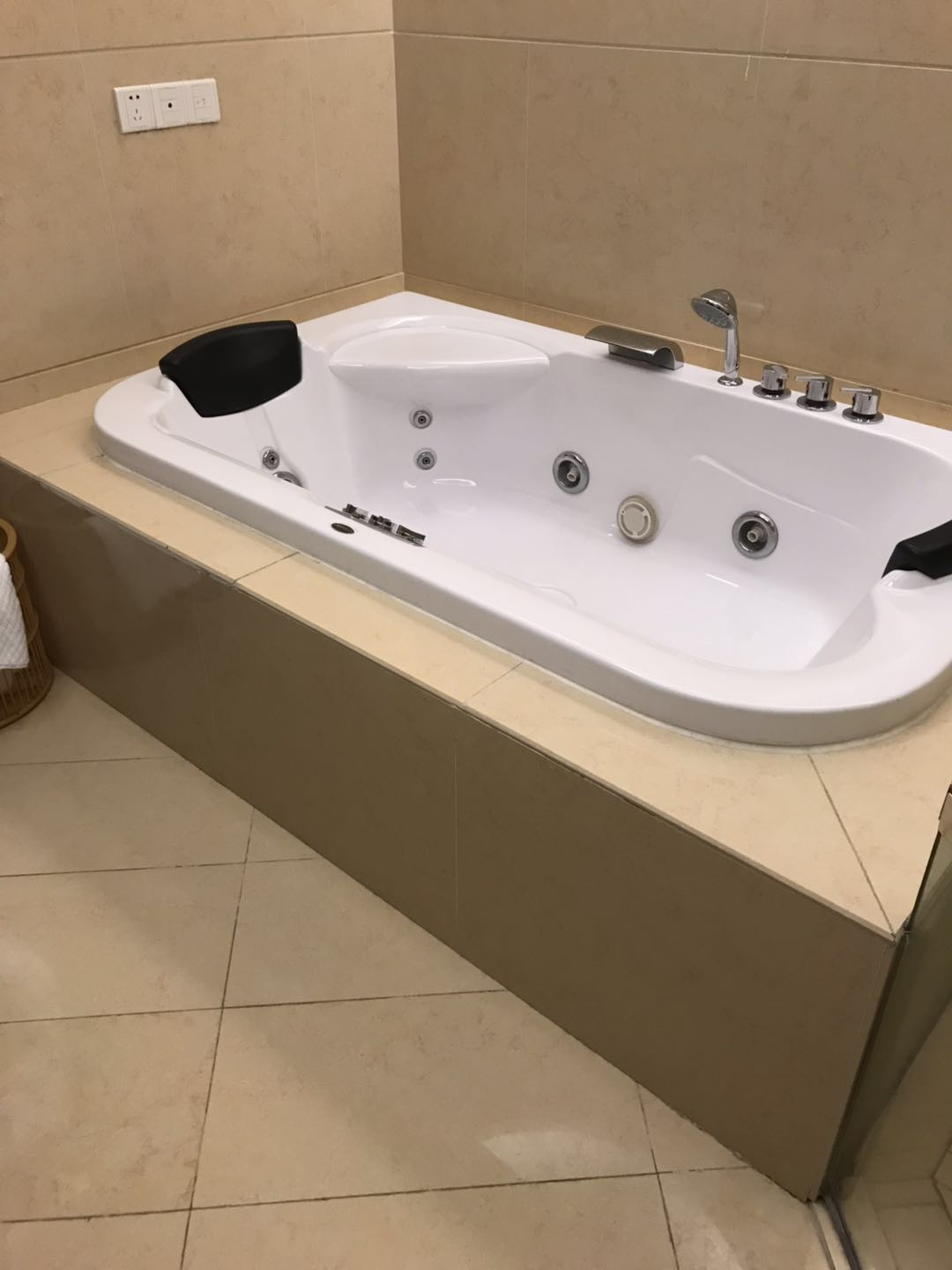 上海杨浦区华美嘉浴缸维修56621126杨浦浴缸漏水维修