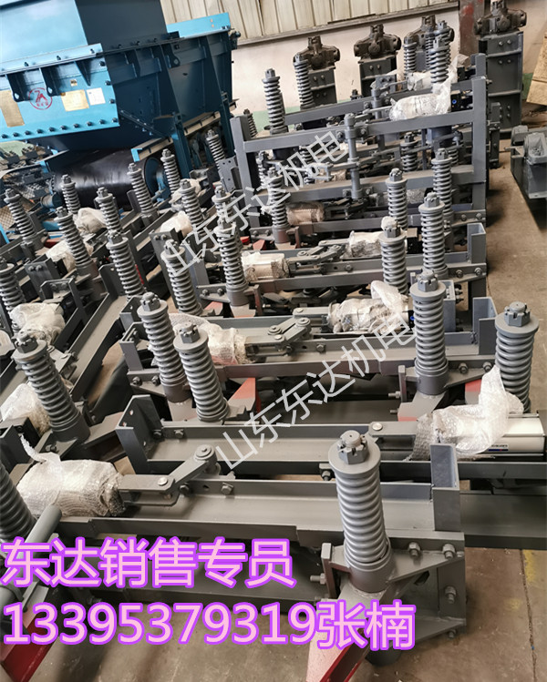 QZC6气动阻车器 矿用600轨距抱轨式阻车器