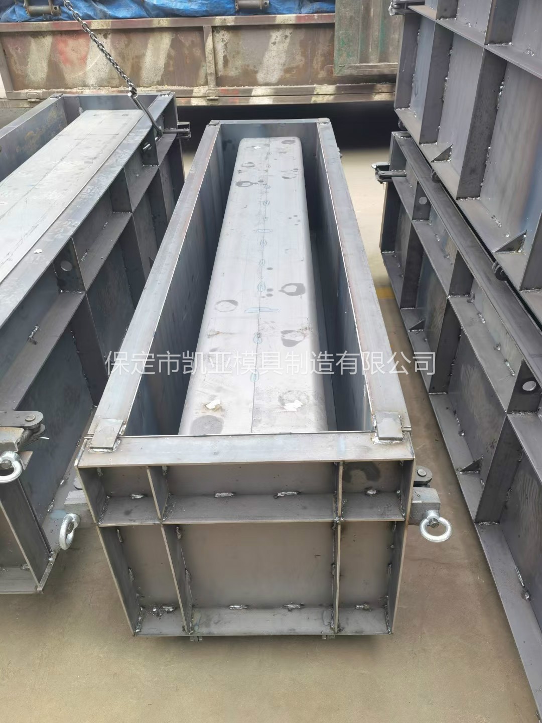 急流槽模具型号齐全 混凝土急流槽模具新品上市