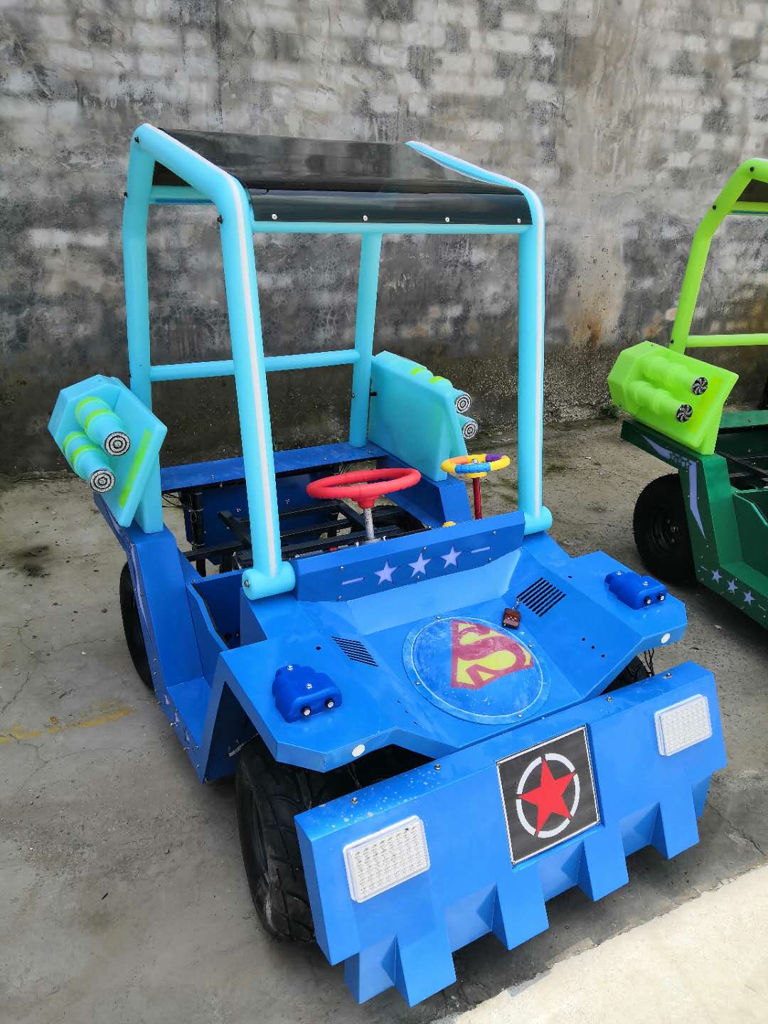 新款装甲战车碰碰车广场公园摆摊儿童电动玩具车