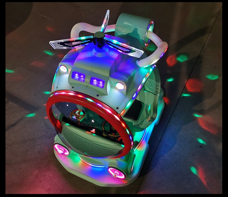 儿童电动双人游乐摆摊碰碰车广场游乐车