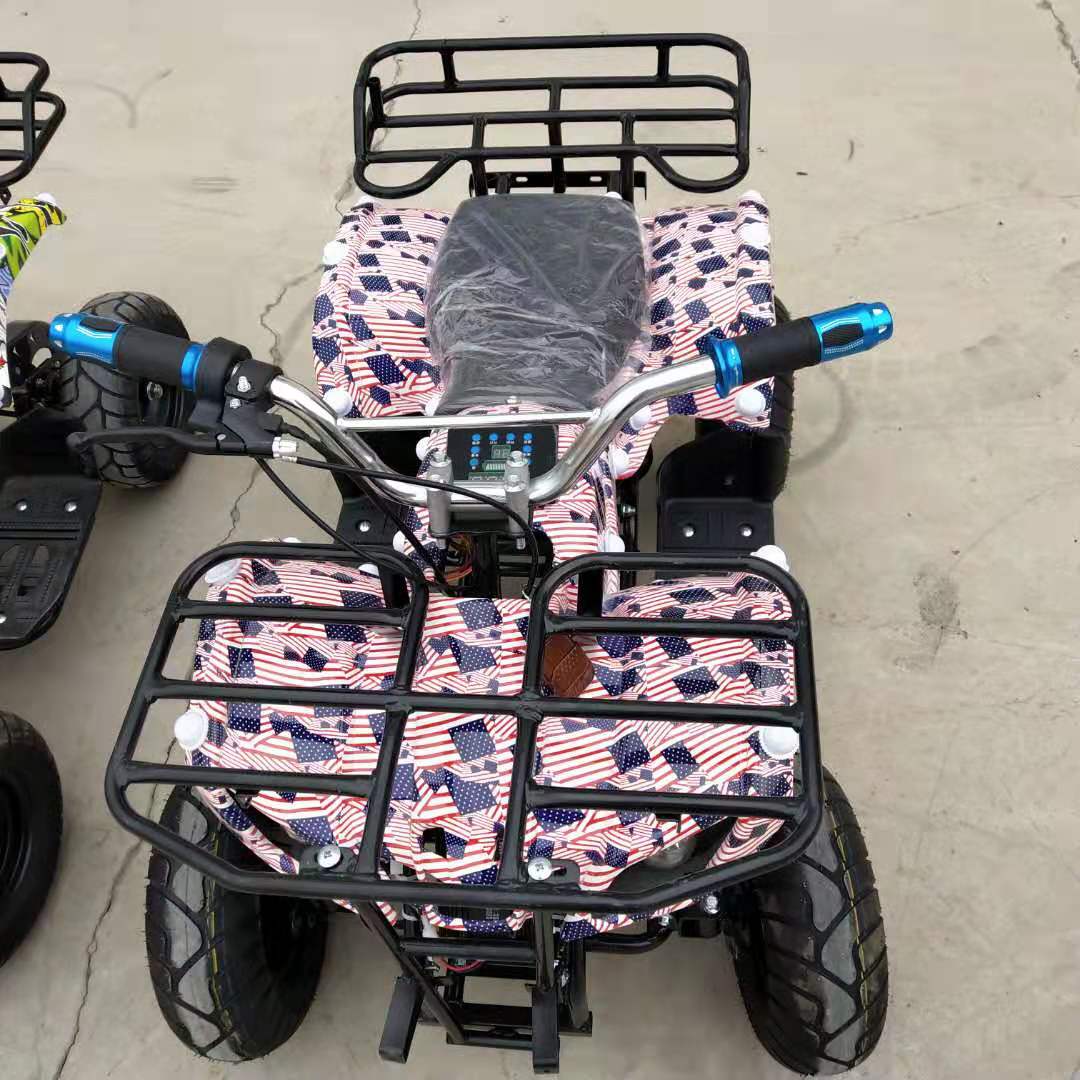 新款双人电动玩具碰碰车机器人碰碰车