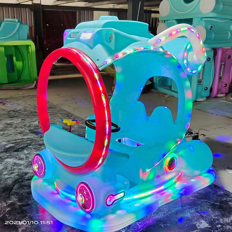 儿童碰碰车新寺双人发光玩具车