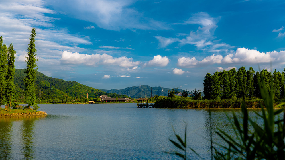 开封三级建筑资质转让房建总包三级资质转让【过年之前底价出售】