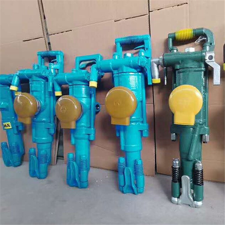 内燃凿岩机可改作破坏器用来破碎混凝土