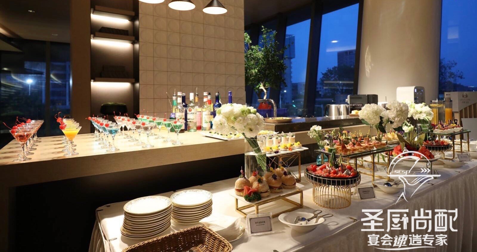 公司聚餐答谢宴庆功宴年会围餐年底自助餐等餐饮