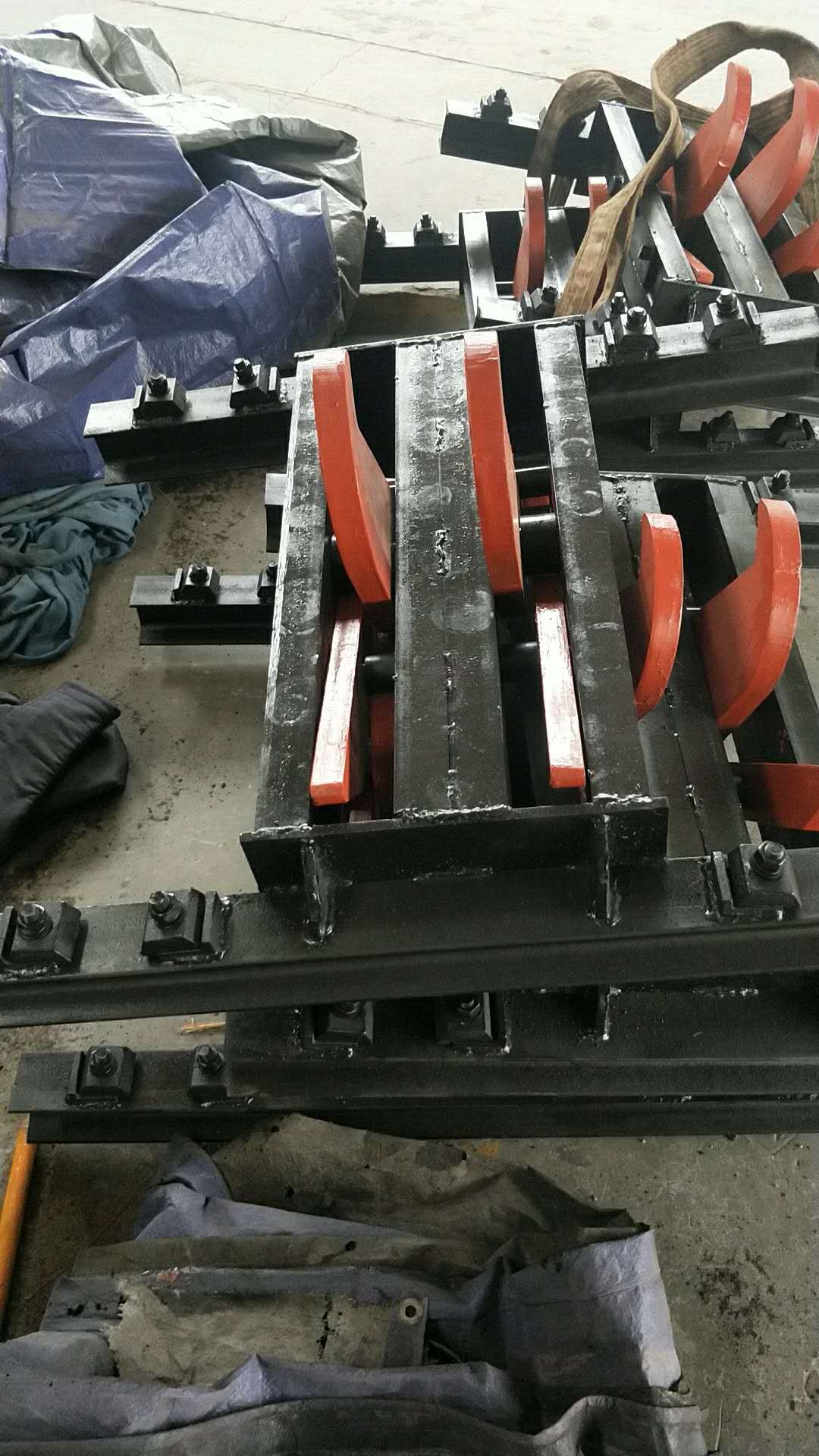 单钩捞车器 600轨距-24kg手动复位罐挡