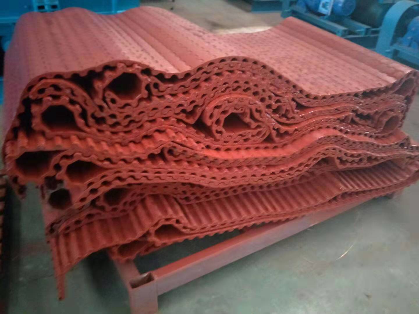 供应给煤机甲带K4给煤机甲带是什么规格 锰钢甲带