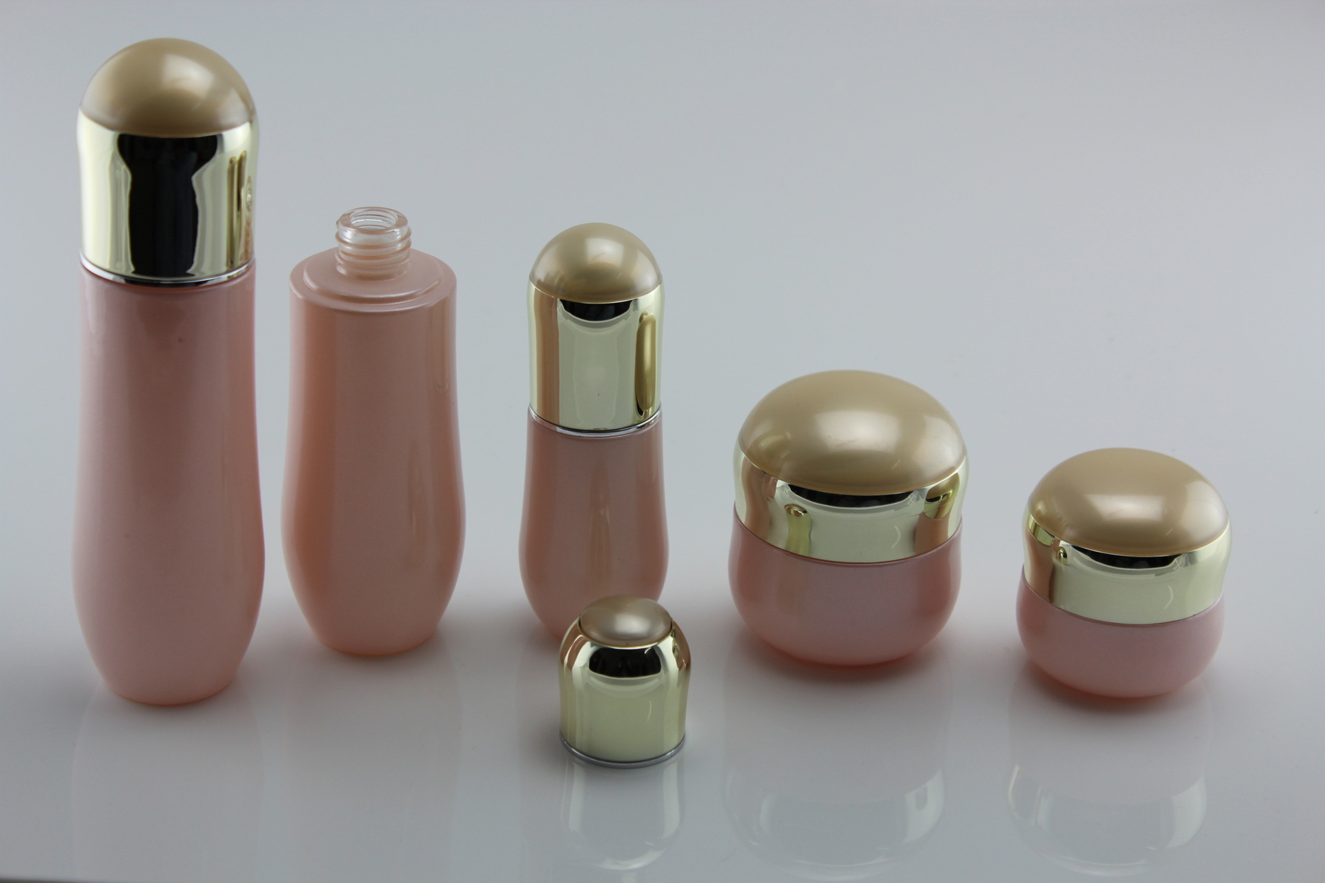 广州玻璃瓶烤漆厂，广州玻璃瓶喷漆厂，广州玻璃瓶喷涂厂