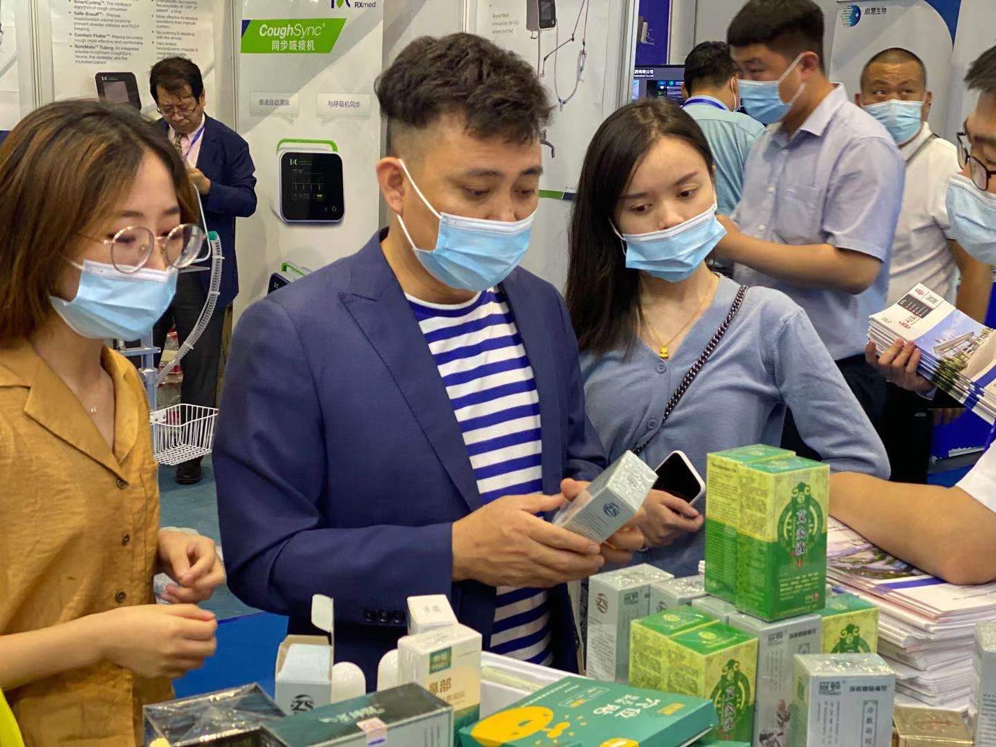 湖北舜格药业有限公司冷敷凝胶上海展会现场体验