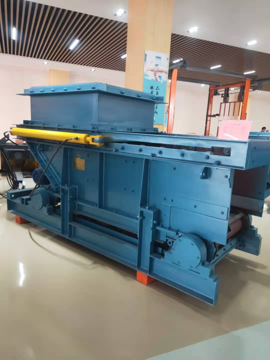 液压闸门GLD800/5.5/S带式给料机 甲带给煤机