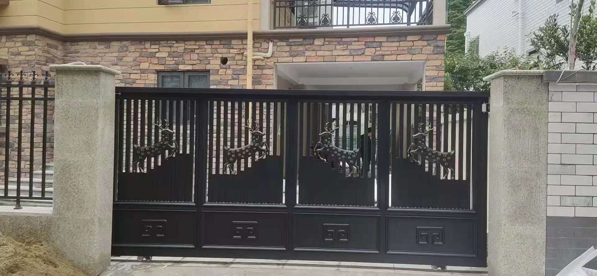 成都都江堰第三代庭院钢艺大门，围墙栏杆