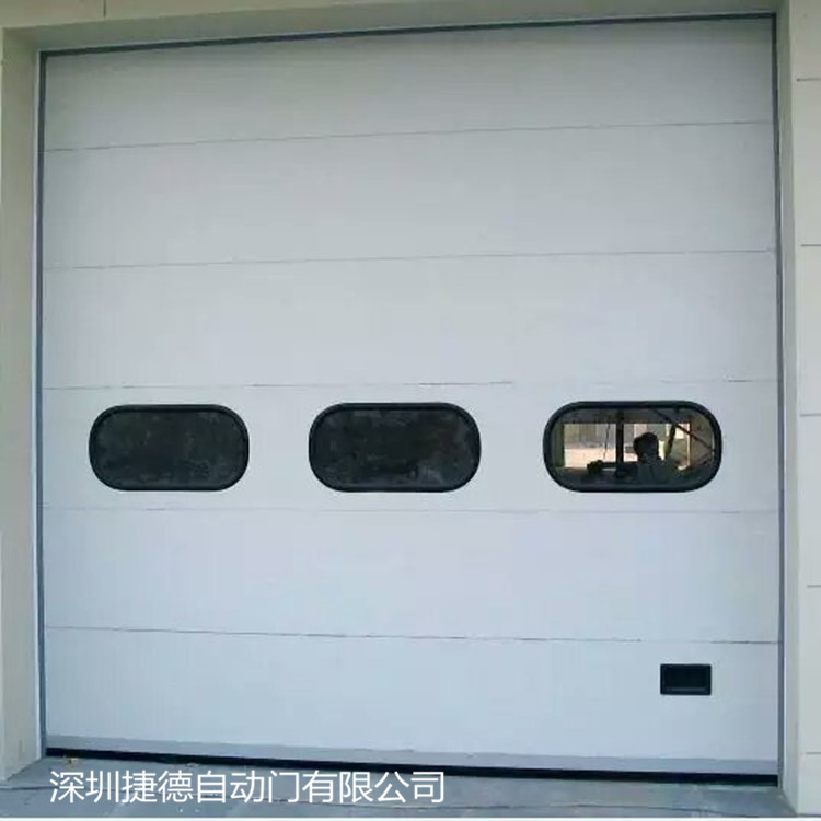 洪洞县工业滑升门频繁启闭，高度运转